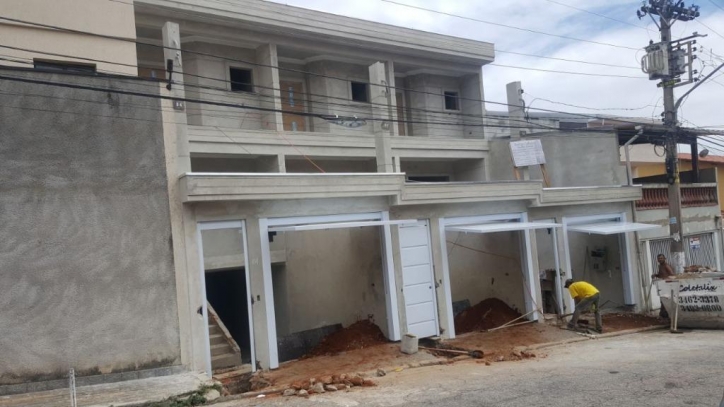 Sobrado à venda com 3 quartos, 180m² - Foto 1