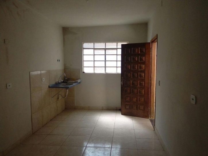 Casa à venda com 2 quartos, 100m² - Foto 2