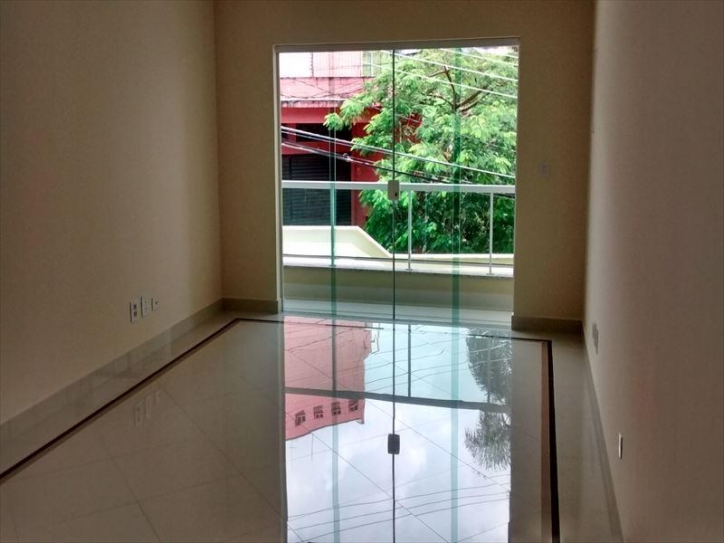 Sobrado à venda com 3 quartos, 250m² - Foto 1