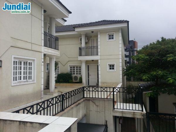 Sobrado à venda com 3 quartos, 340m² - Foto 1