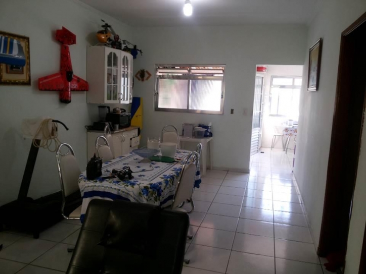 Casa à venda com 3 quartos, 200m² - Foto 10