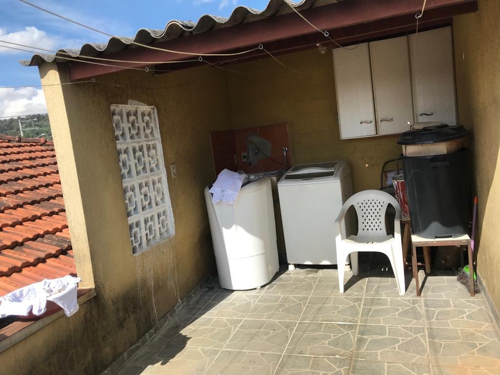 Casa à venda com 2 quartos, 100m² - Foto 1