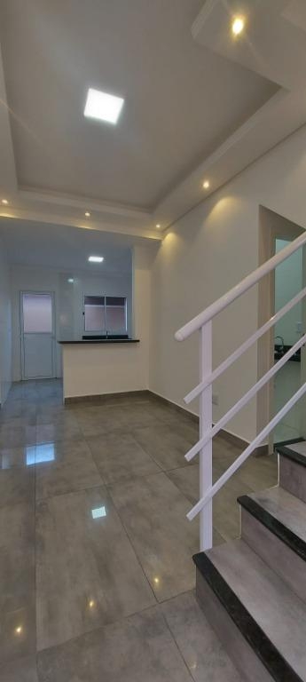 Casa à venda com 2 quartos, 54m² - Foto 4