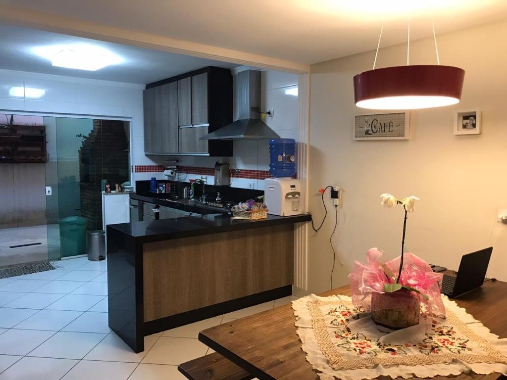 Sobrado à venda com 3 quartos, 170m² - Foto 1