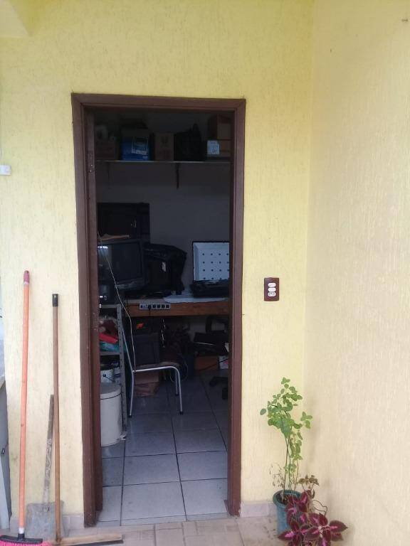 Casa à venda com 4 quartos, 160m² - Foto 3