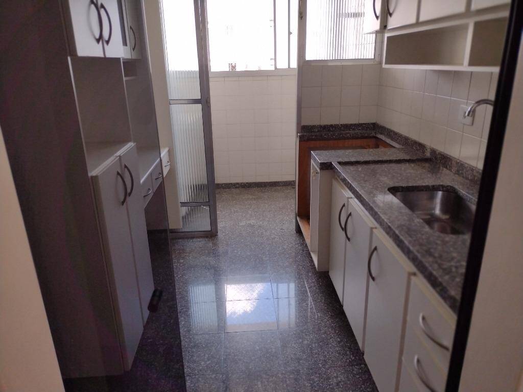 Apartamento para alugar com 2 quartos, 64m² - Foto 17