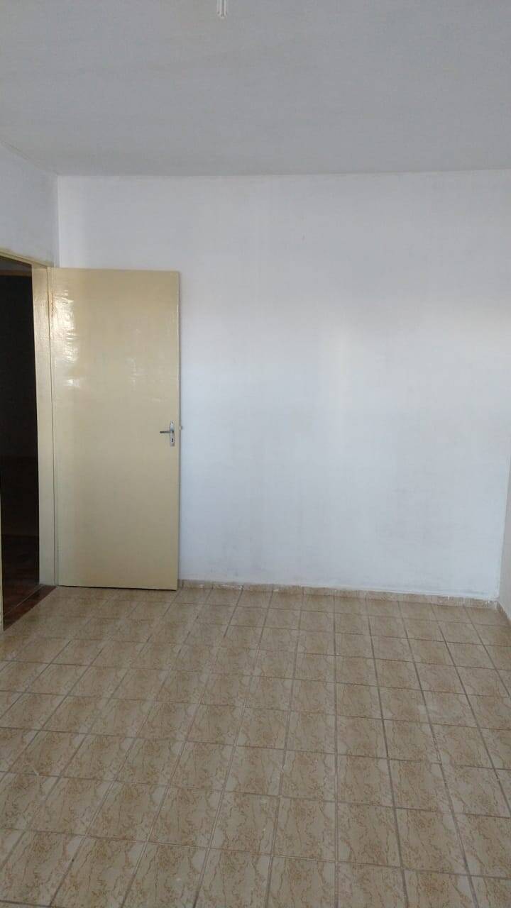 Casa para alugar com 2 quartos, 60m² - Foto 5