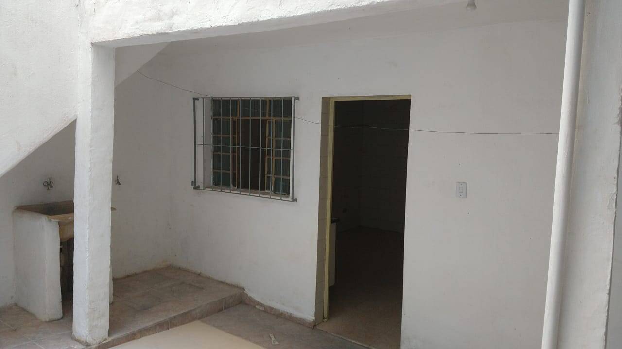 Casa para alugar com 2 quartos, 60m² - Foto 1