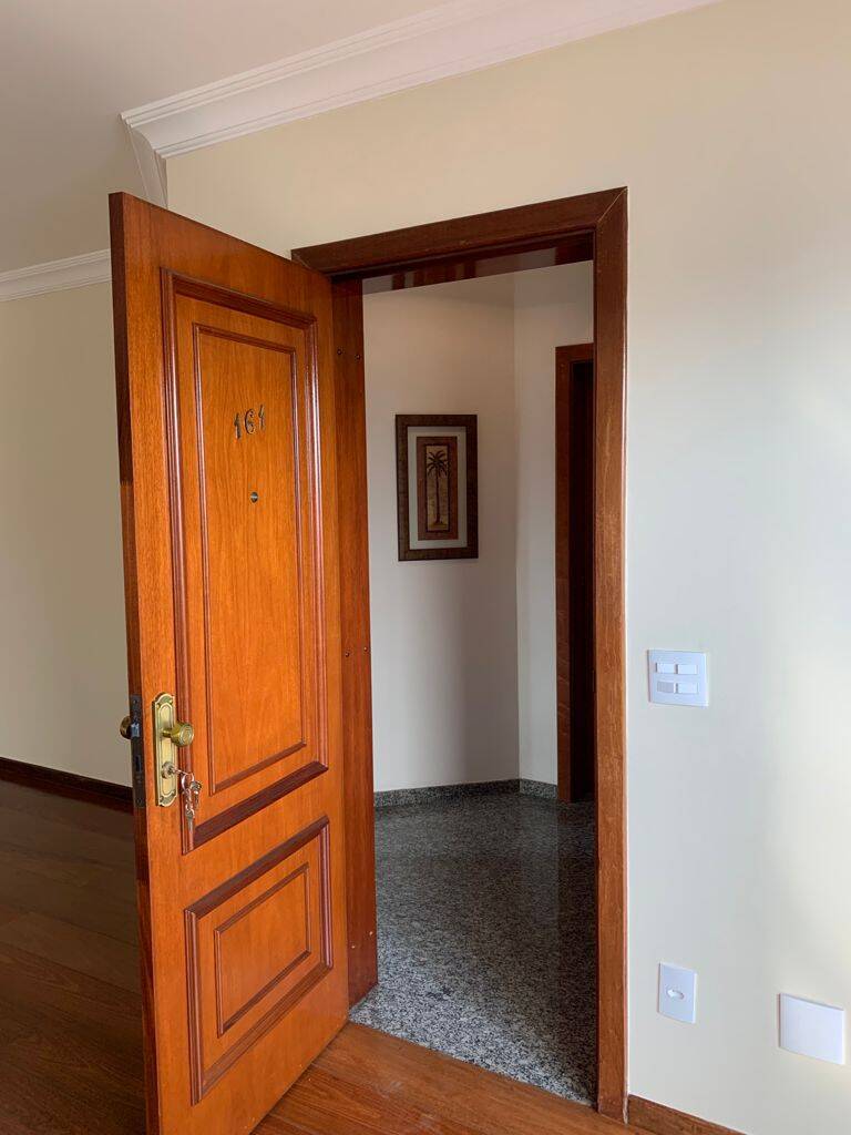 Apartamento para alugar com 3 quartos, 160m² - Foto 4