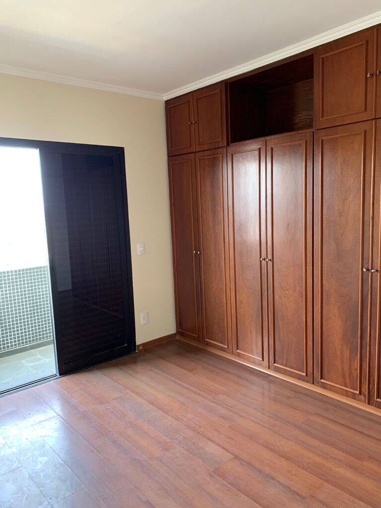 Apartamento para alugar com 3 quartos, 160m² - Foto 15