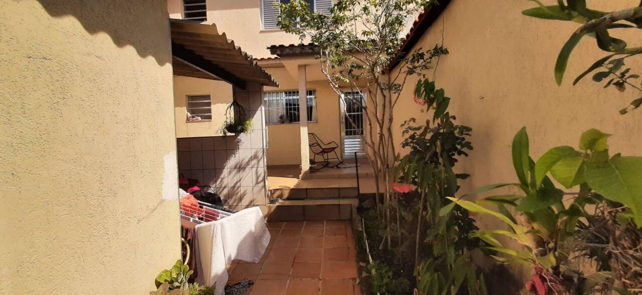 Casa à venda com 4 quartos, 250m² - Foto 26