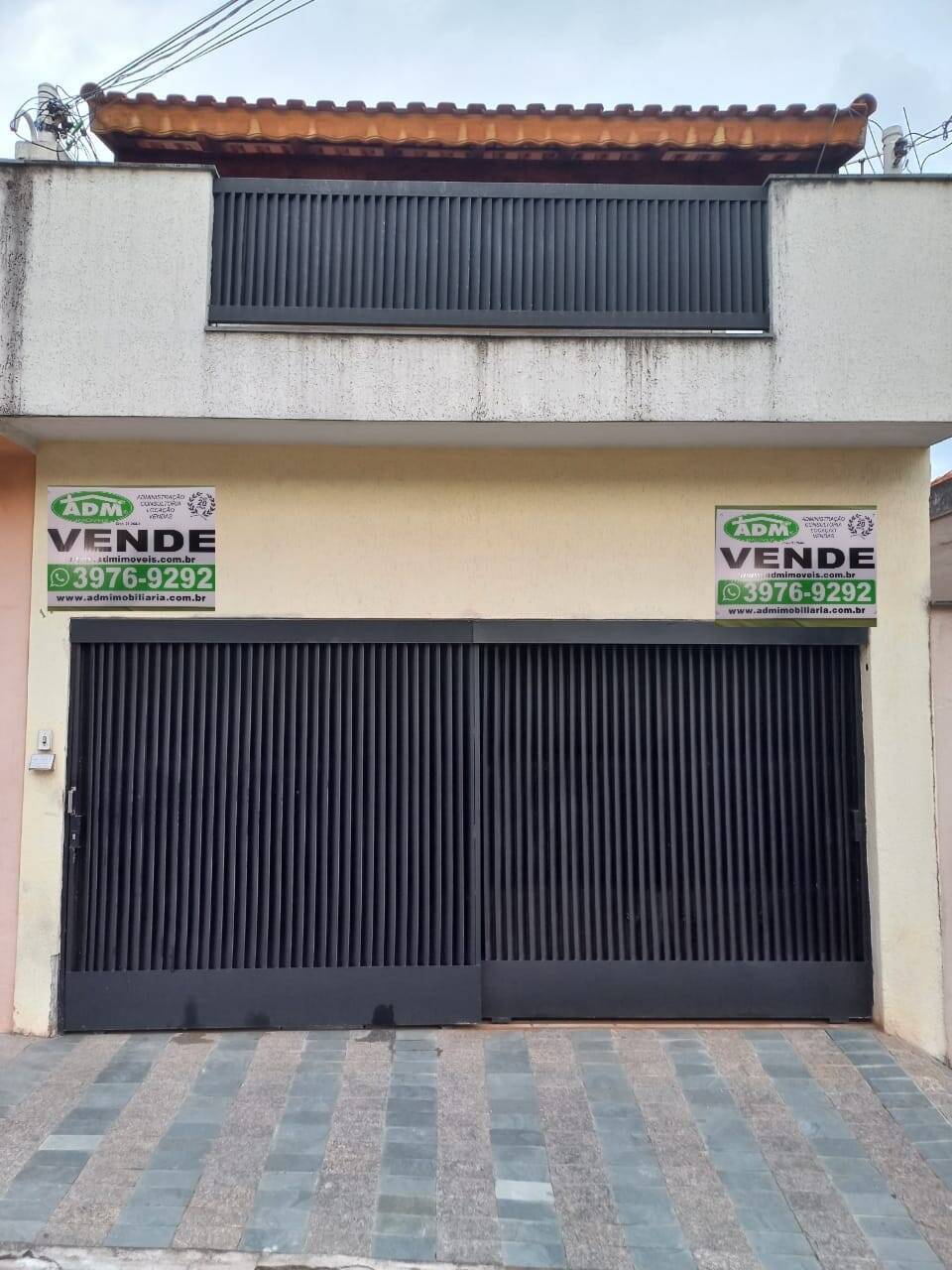 Sobrado à venda com 3 quartos, 200m² - Foto 1