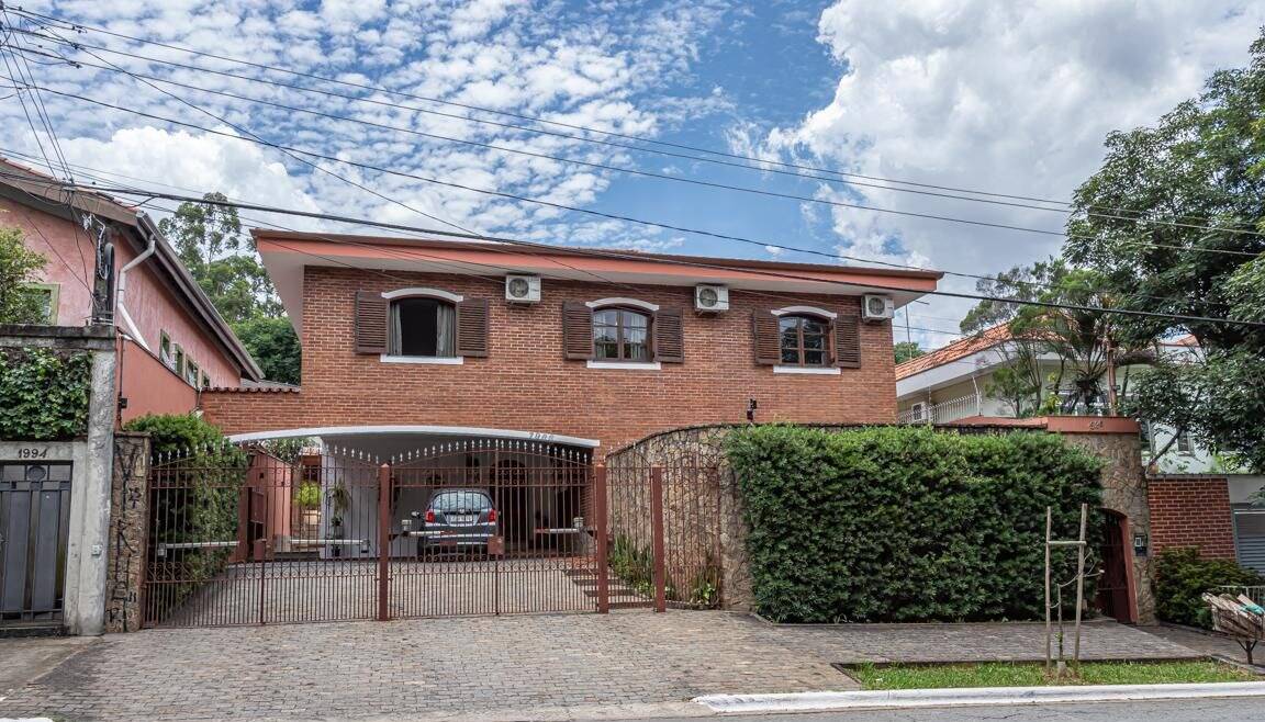 Casa para alugar com 4 quartos, 395m² - Foto 1