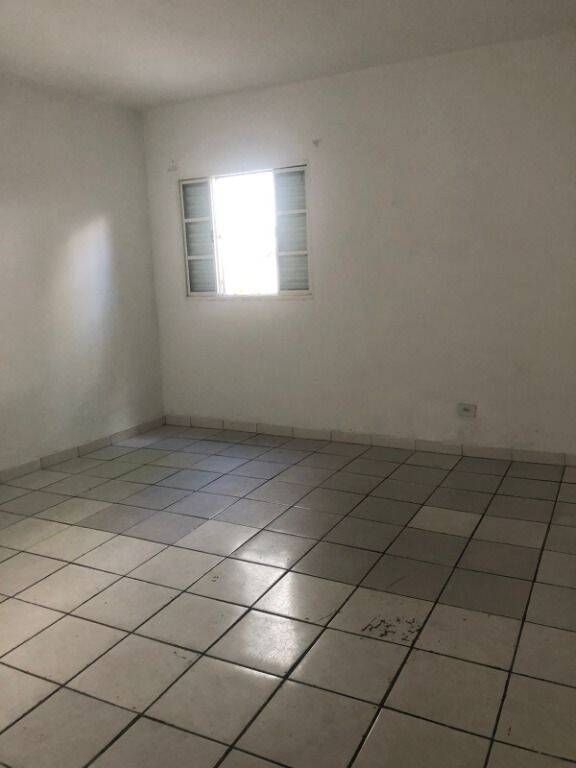 Casa para alugar com 1 quarto, 30m² - Foto 2