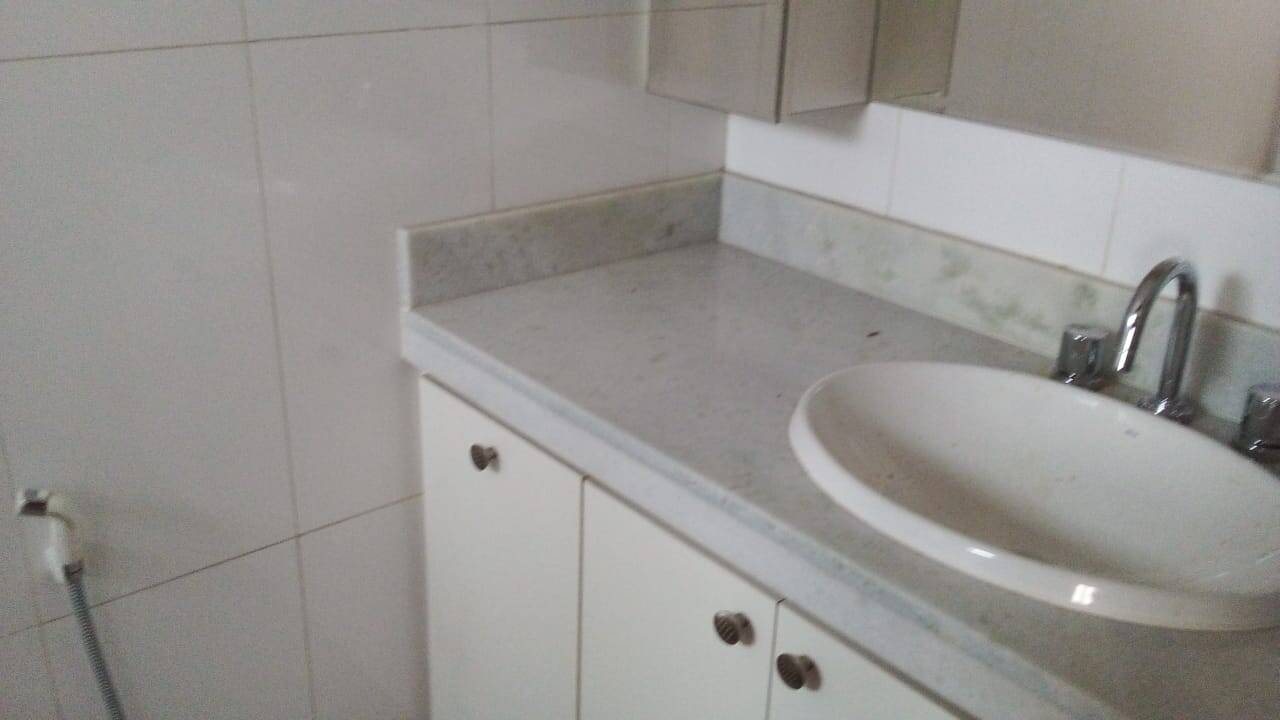 Apartamento para alugar com 3 quartos, 105m² - Foto 9