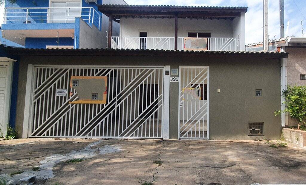 Casa à venda com 3 quartos, 180m² - Foto 1