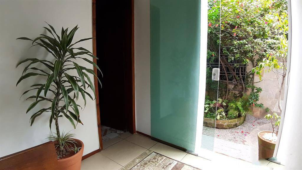 Casa para alugar com 6 quartos, 160m² - Foto 5