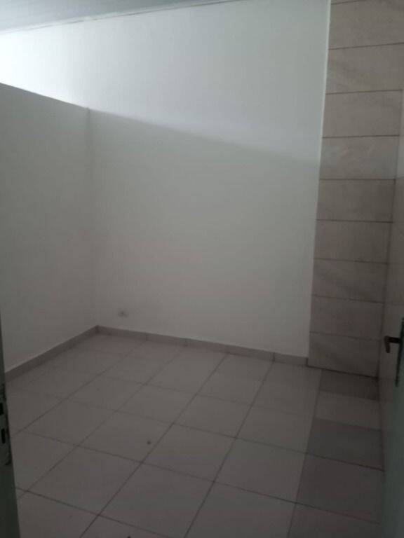 Casa para alugar com 2 quartos, 80m² - Foto 2