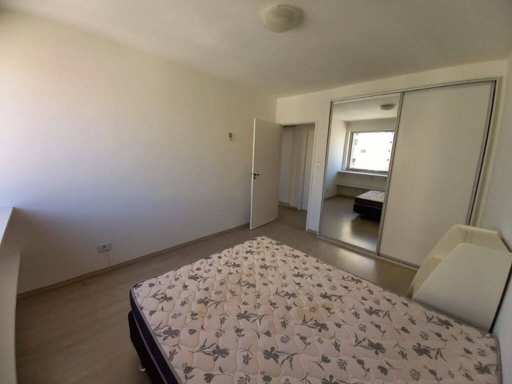 Apartamento para alugar com 4 quartos, 130m² - Foto 8