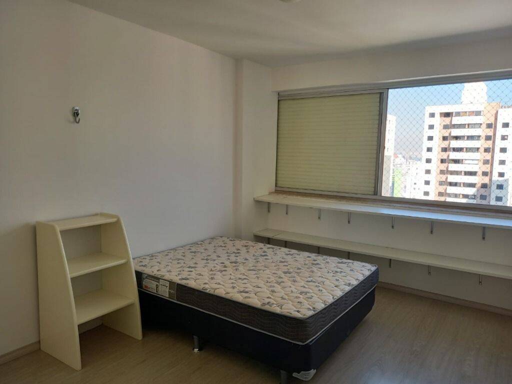 Apartamento para alugar com 4 quartos, 130m² - Foto 14