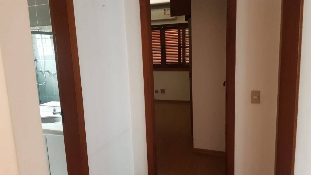 Casa à venda com 4 quartos, 252m² - Foto 31