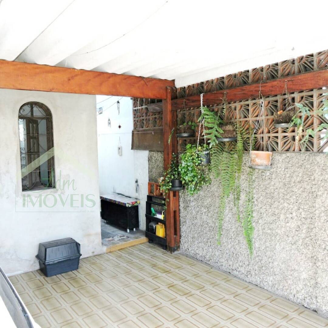 Casa à venda com 2 quartos, 96m² - Foto 1