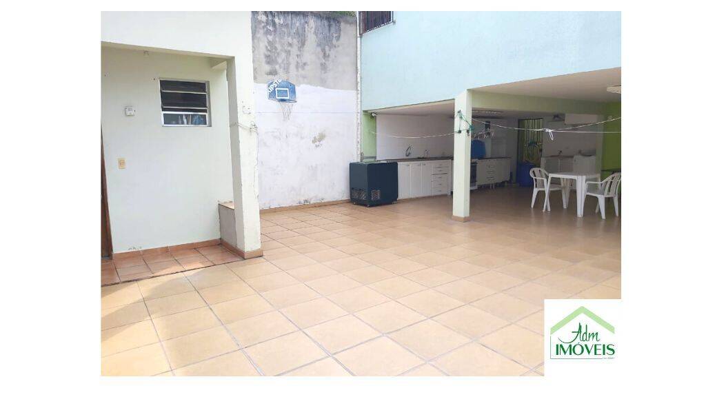 Casa à venda com 3 quartos, 450m² - Foto 2