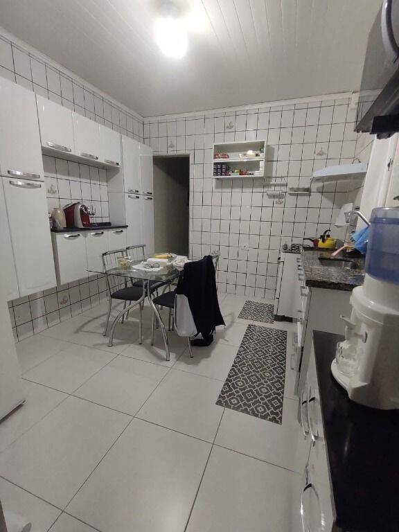 Casa à venda com 2 quartos, 120m² - Foto 2