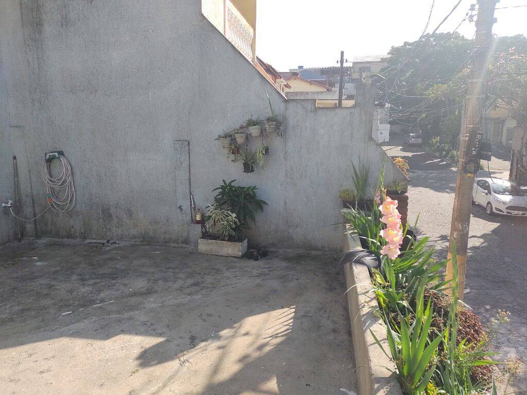 Sobrado à venda com 2 quartos, 250m² - Foto 2