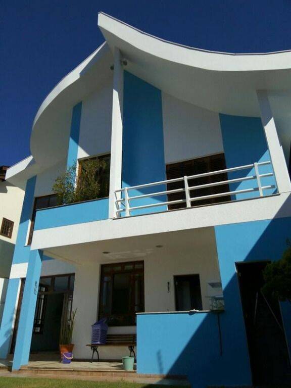 Casa à venda com 4 quartos, 300m² - Foto 1