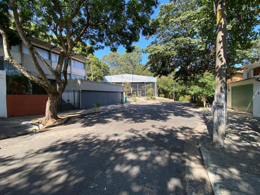 Casa à venda com 5 quartos, 500m² - Foto 1