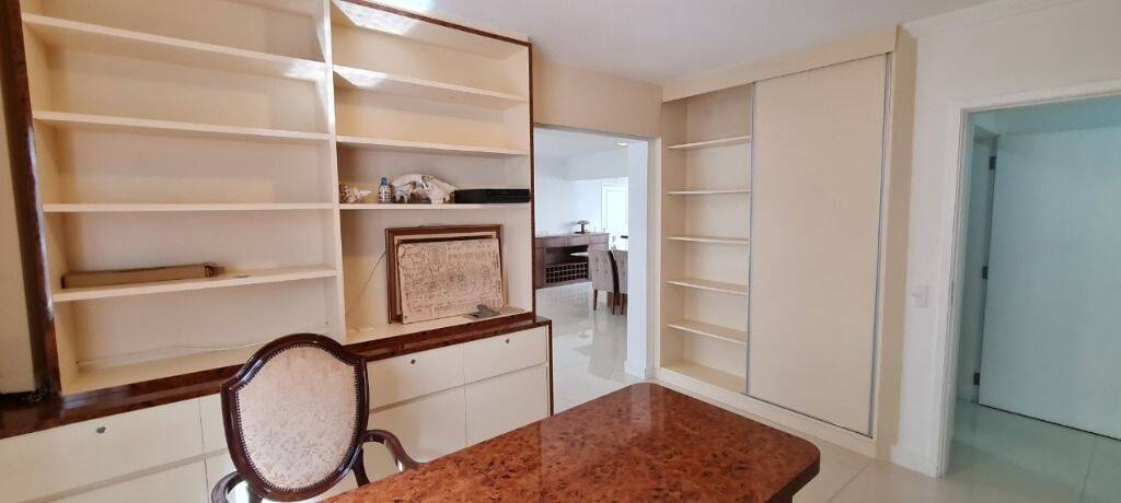 Apartamento à venda com 4 quartos, 180m² - Foto 28