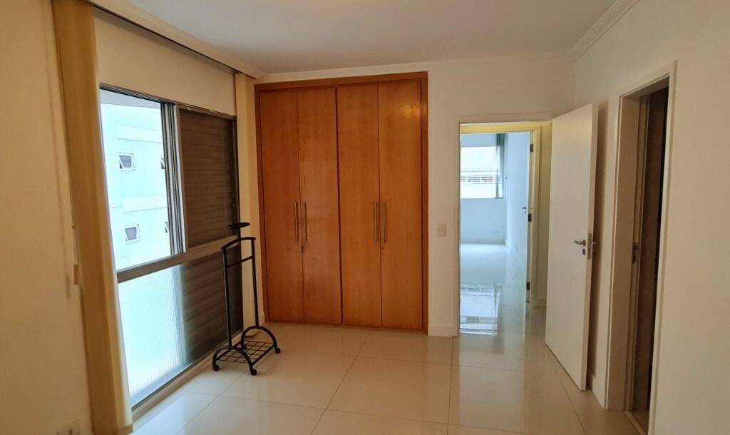 Apartamento à venda com 4 quartos, 180m² - Foto 37