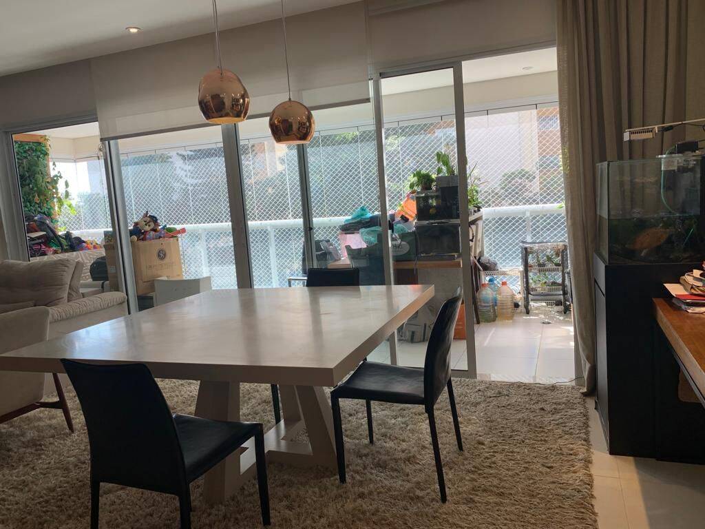 Apartamento para alugar com 3 quartos, 135m² - Foto 14