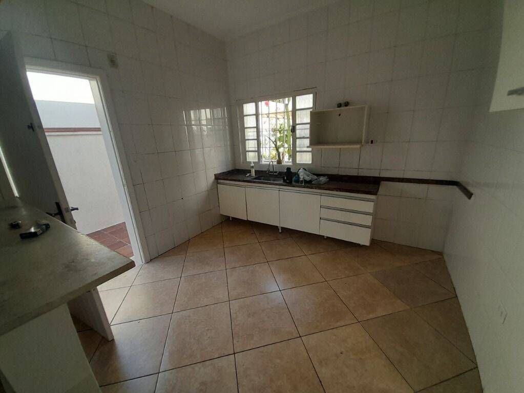 Casa para alugar com 3 quartos, 280m² - Foto 8