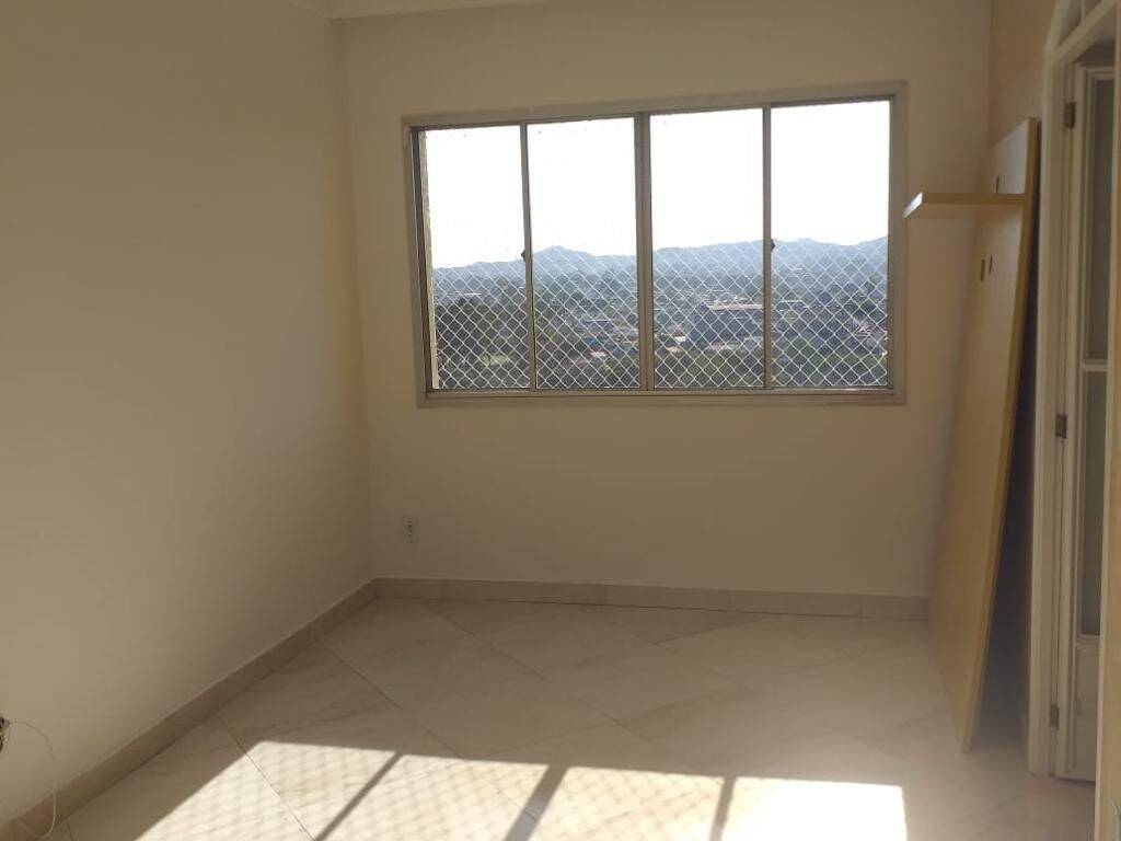 Apartamento à venda com 2 quartos, 62m² - Foto 2