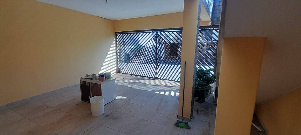 Casa para alugar com 2 quartos, 150m² - Foto 2