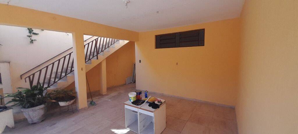 Casa para alugar com 2 quartos, 150m² - Foto 1