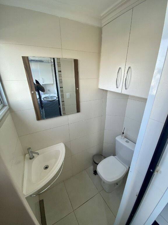 Apartamento à venda com 2 quartos, 64m² - Foto 2