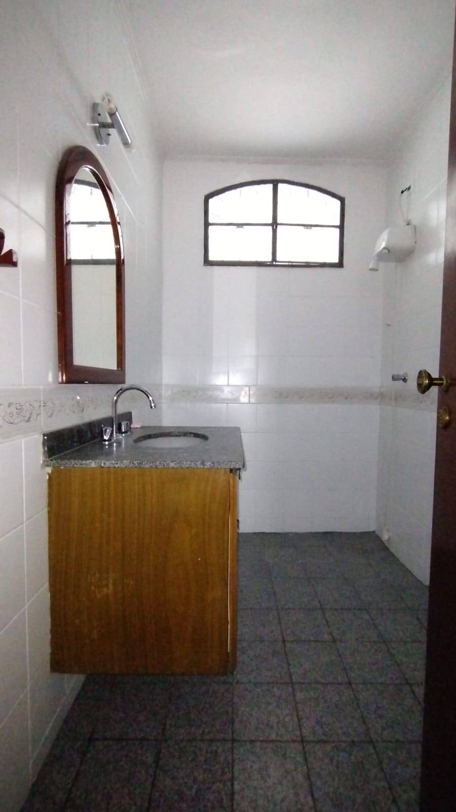 Casa para alugar com 3 quartos, 150m² - Foto 2