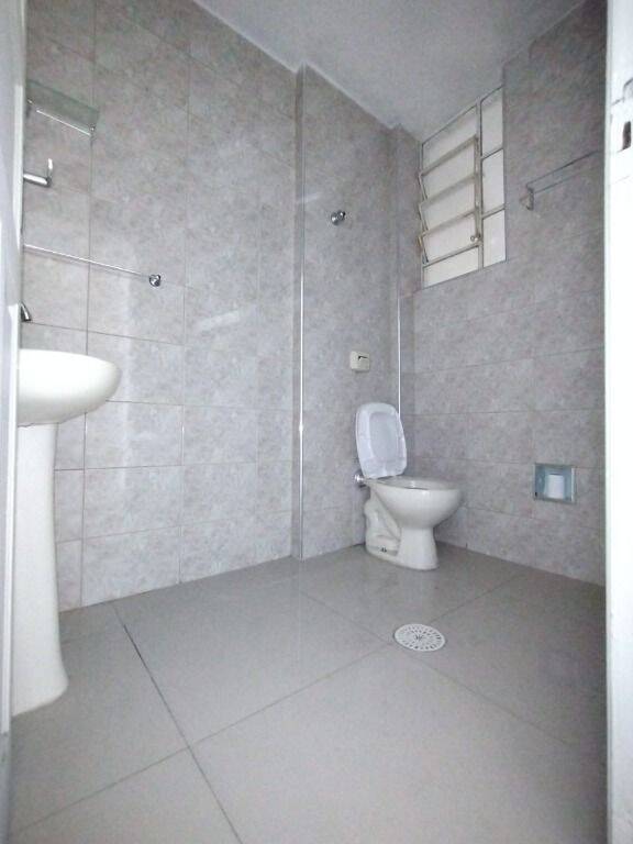 Apartamento para alugar com 2 quartos, 75m² - Foto 8