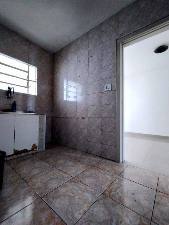 Apartamento para alugar com 2 quartos, 75m² - Foto 13