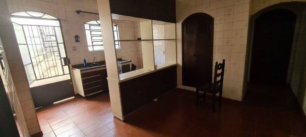 Casa à venda com 3 quartos, 220m² - Foto 1