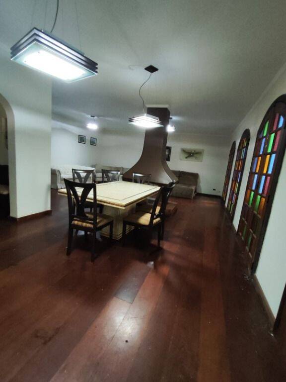 Casa à venda e aluguel com 5 quartos, 480m² - Foto 1