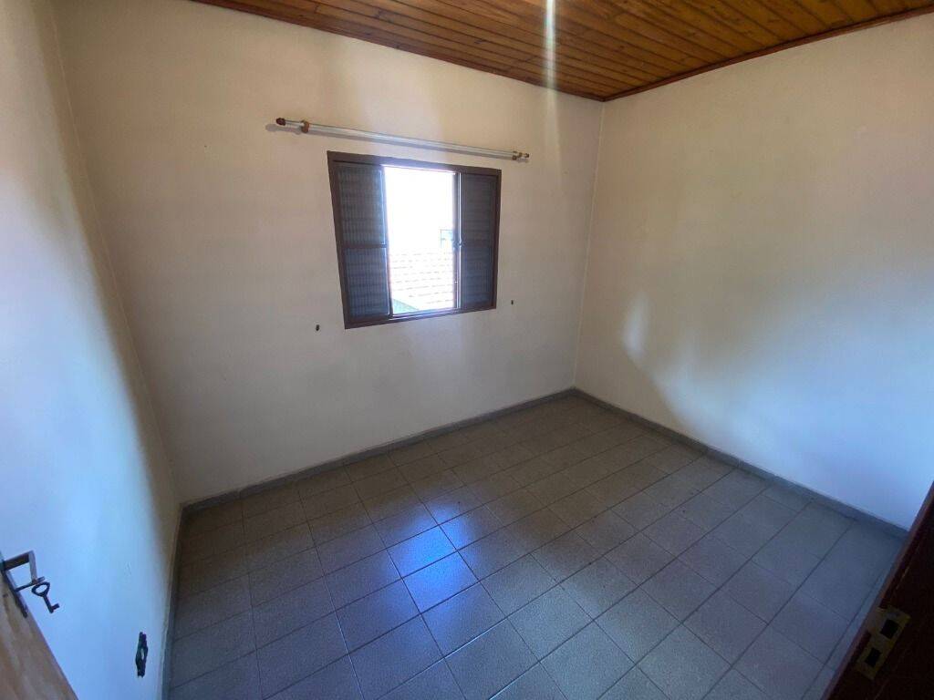 Casa à venda com 4 quartos, 108m² - Foto 2