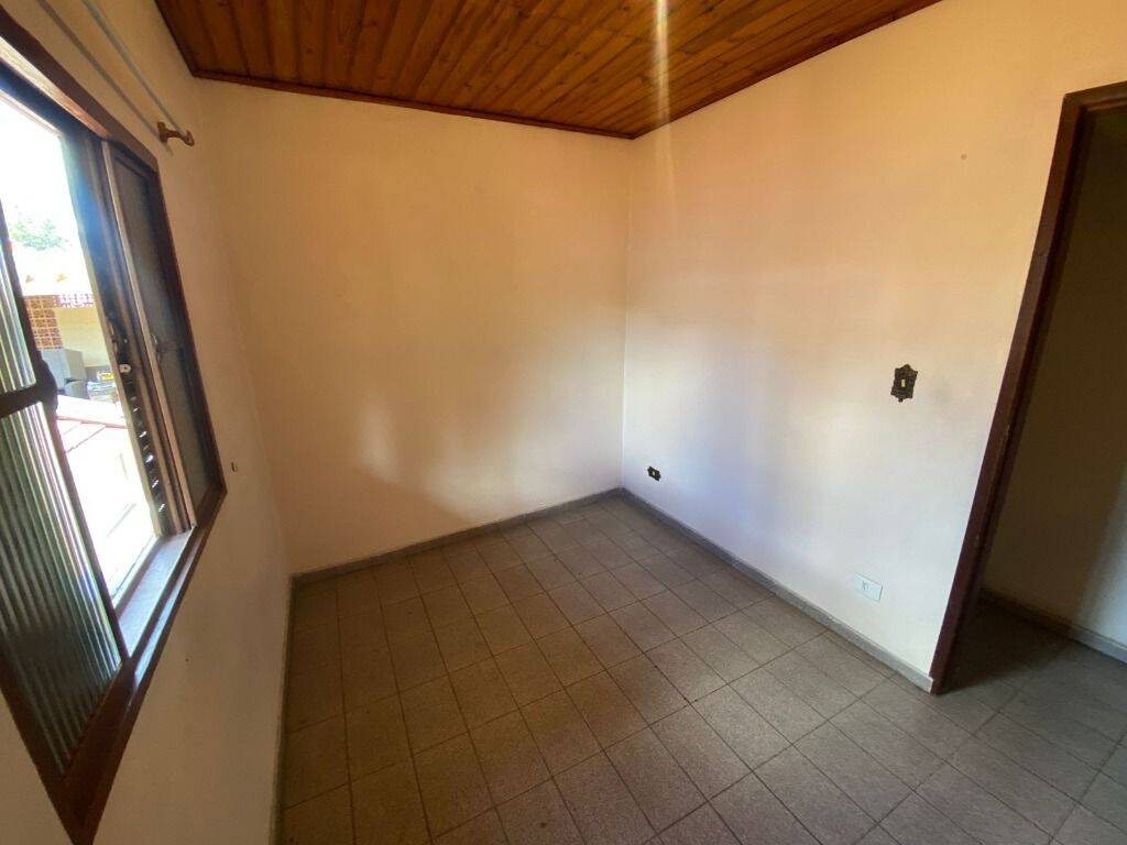 Casa à venda com 4 quartos, 108m² - Foto 4