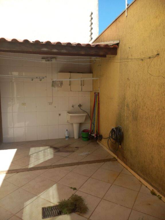 Casa à venda com 3 quartos, 127m² - Foto 2