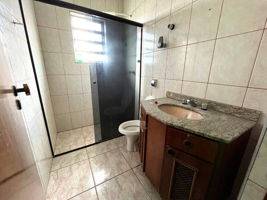 Casa à venda com 5 quartos, 140m² - Foto 2