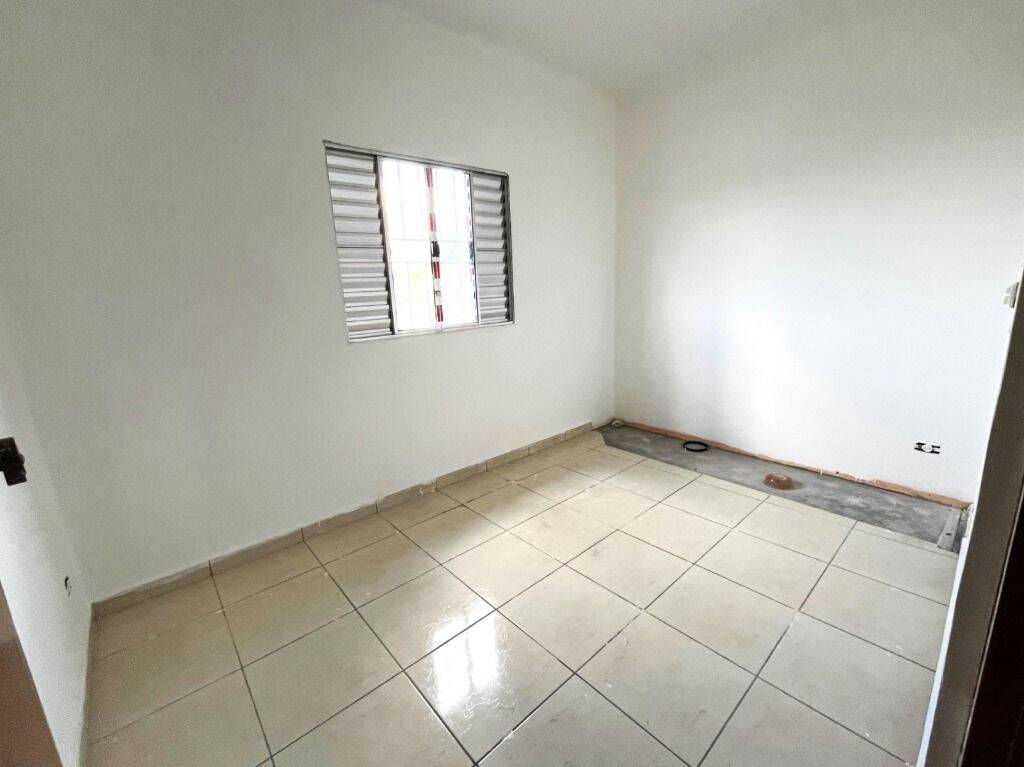 Casa à venda com 5 quartos, 140m² - Foto 4