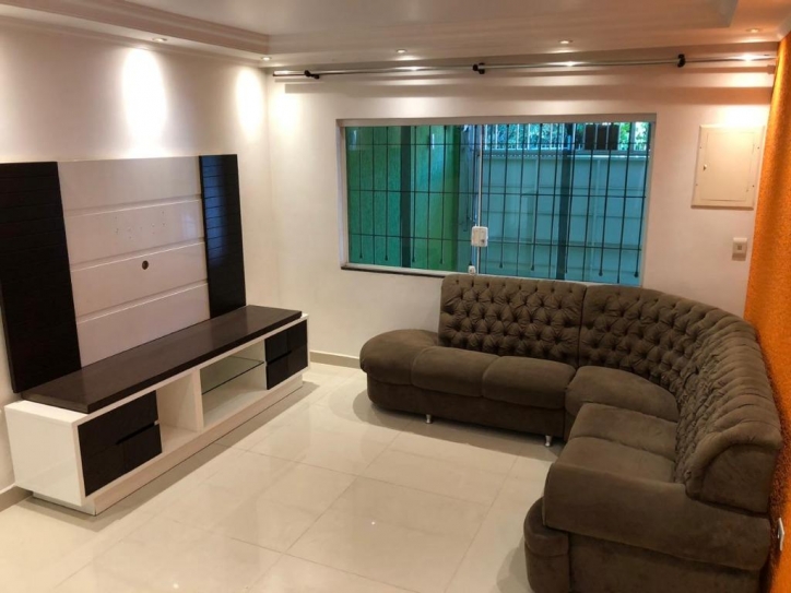 Sobrado à venda com 3 quartos, 220m² - Foto 1